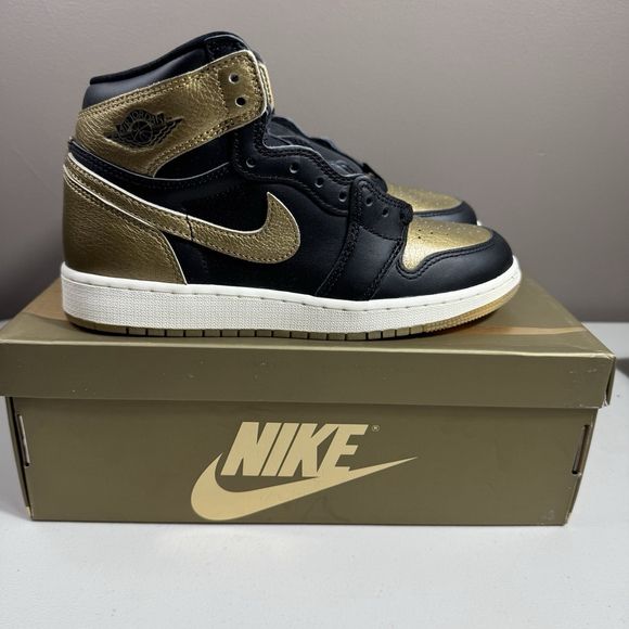 Nike Air Jordan 1 Retro High OG GS Youth 5.5Y FD1437-071 Black/Metallic Gold New